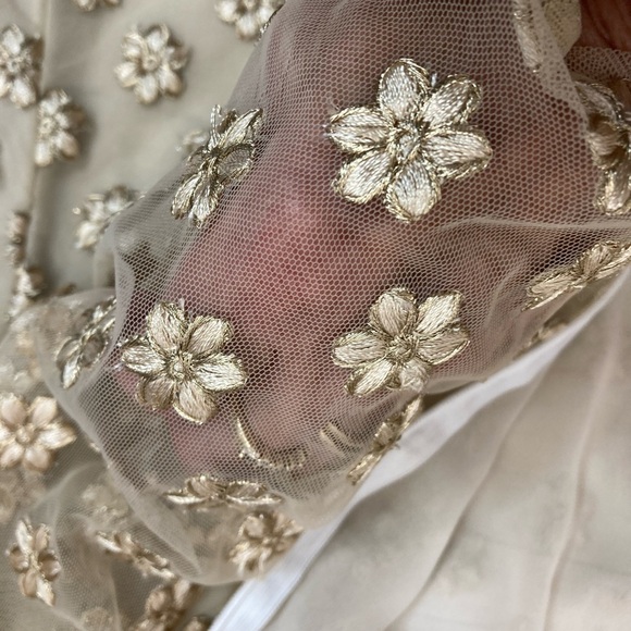 Vilagallo Embroidered Metallic Gold Blouse - Picture 12 of 12